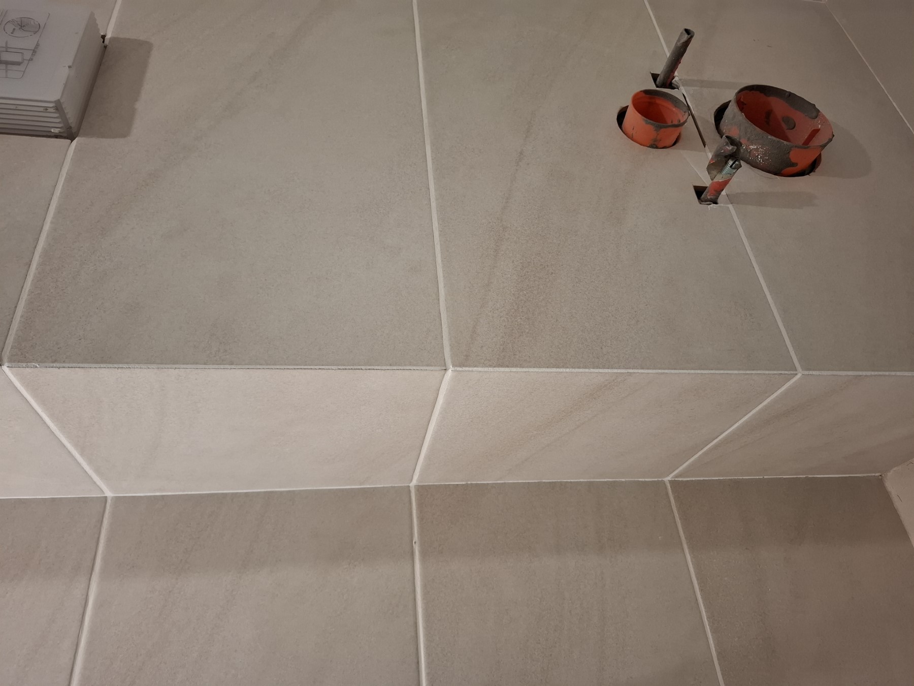 Лепене на плочки в баня Н335